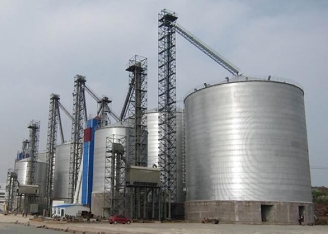 尖峰镇大型钢板库构造参数及水泥储存质量